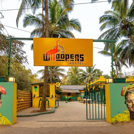 Whoopers Hostel Anjuna, Goa ภายนอก รูปภาพ