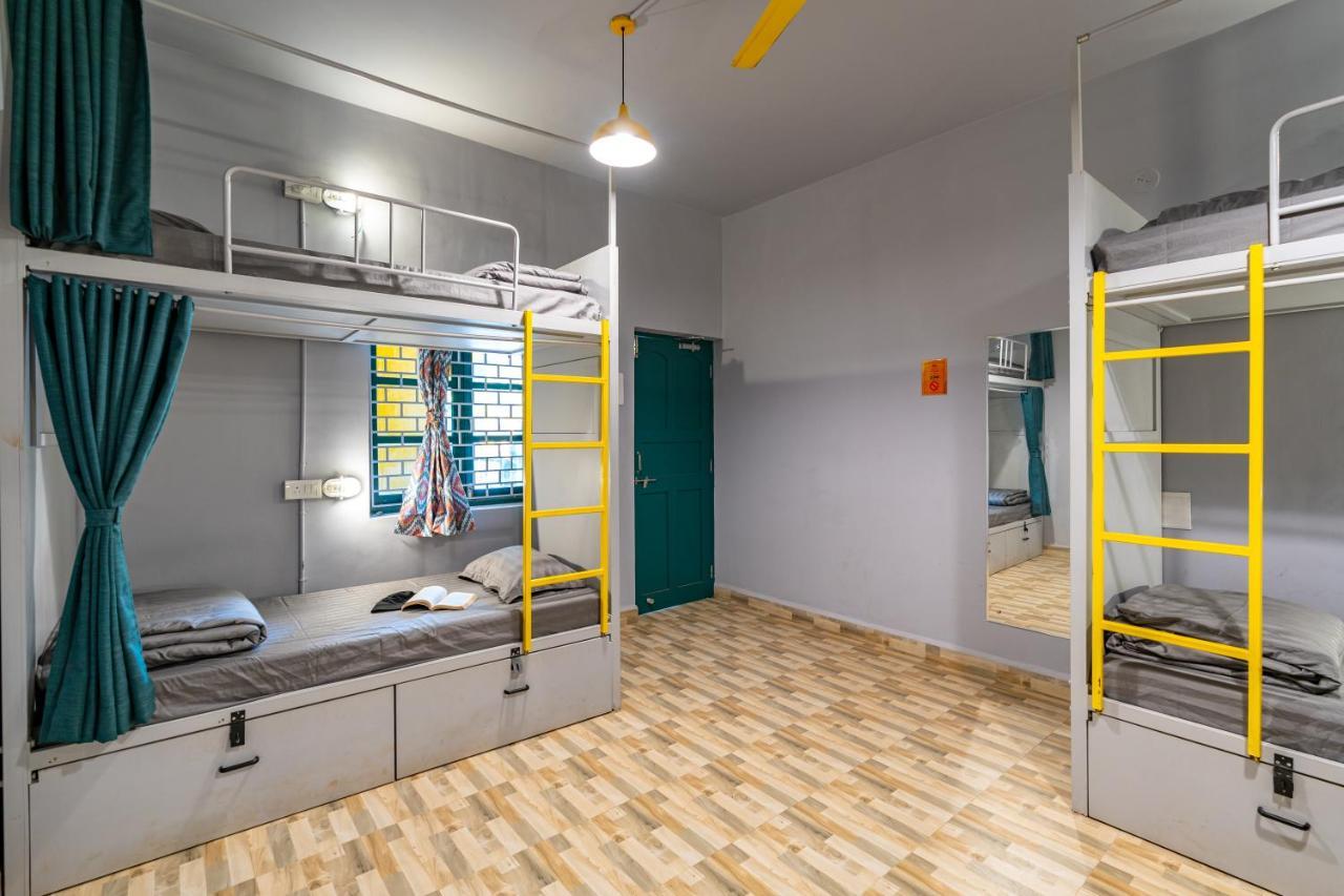 Whoopers Hostel Anjuna, Goa ภายนอก รูปภาพ