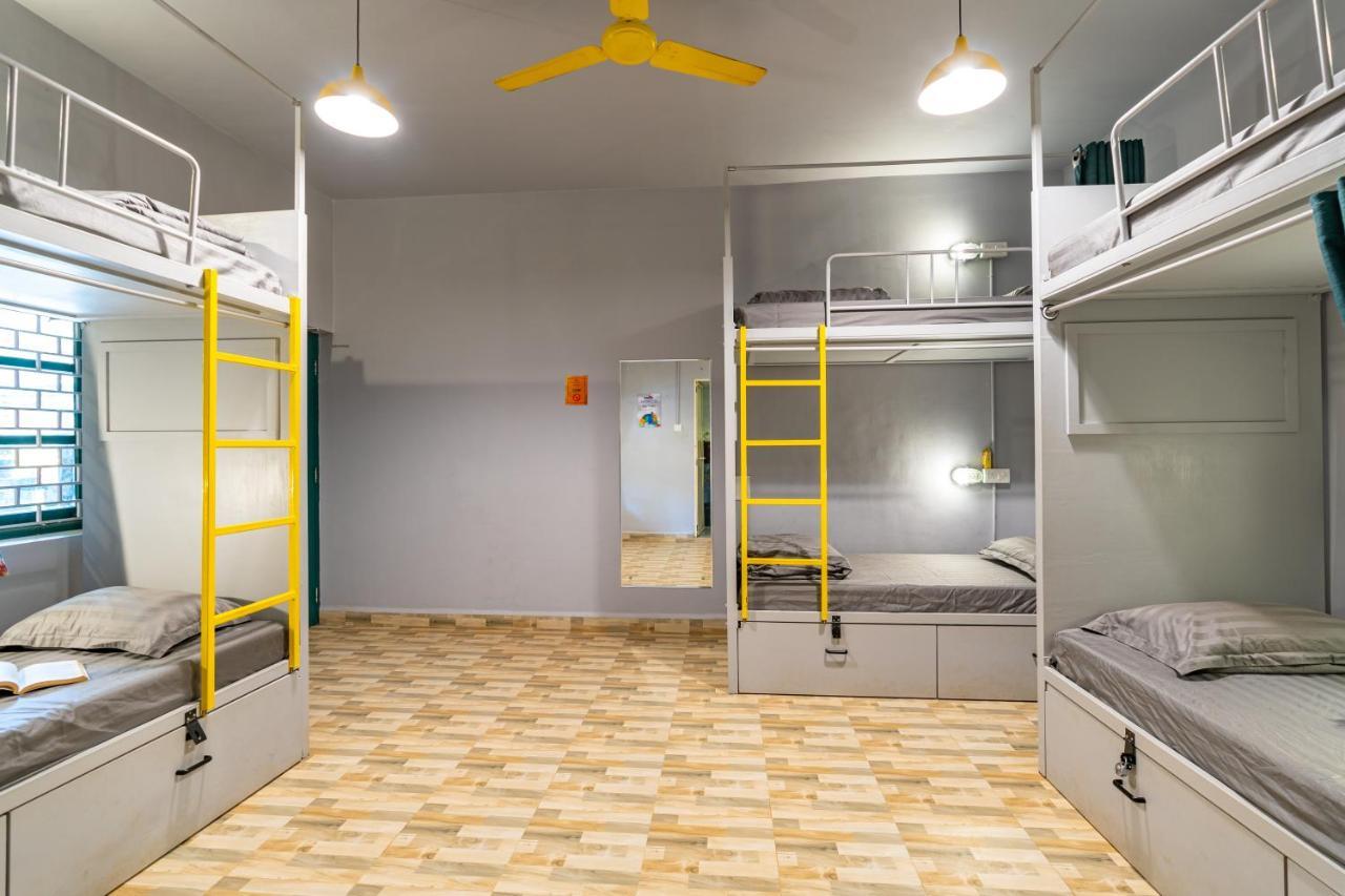 Whoopers Hostel Anjuna, Goa ภายนอก รูปภาพ