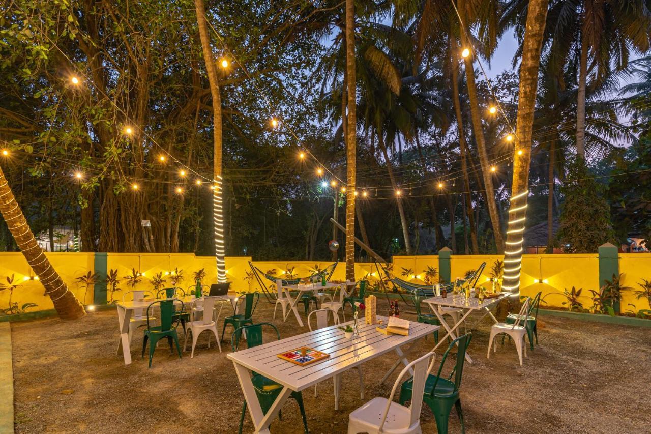 Whoopers Hostel Anjuna, Goa ภายนอก รูปภาพ