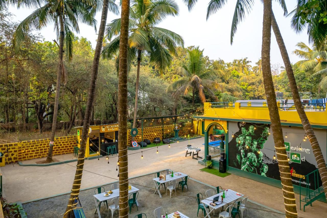 Whoopers Hostel Anjuna, Goa ภายนอก รูปภาพ