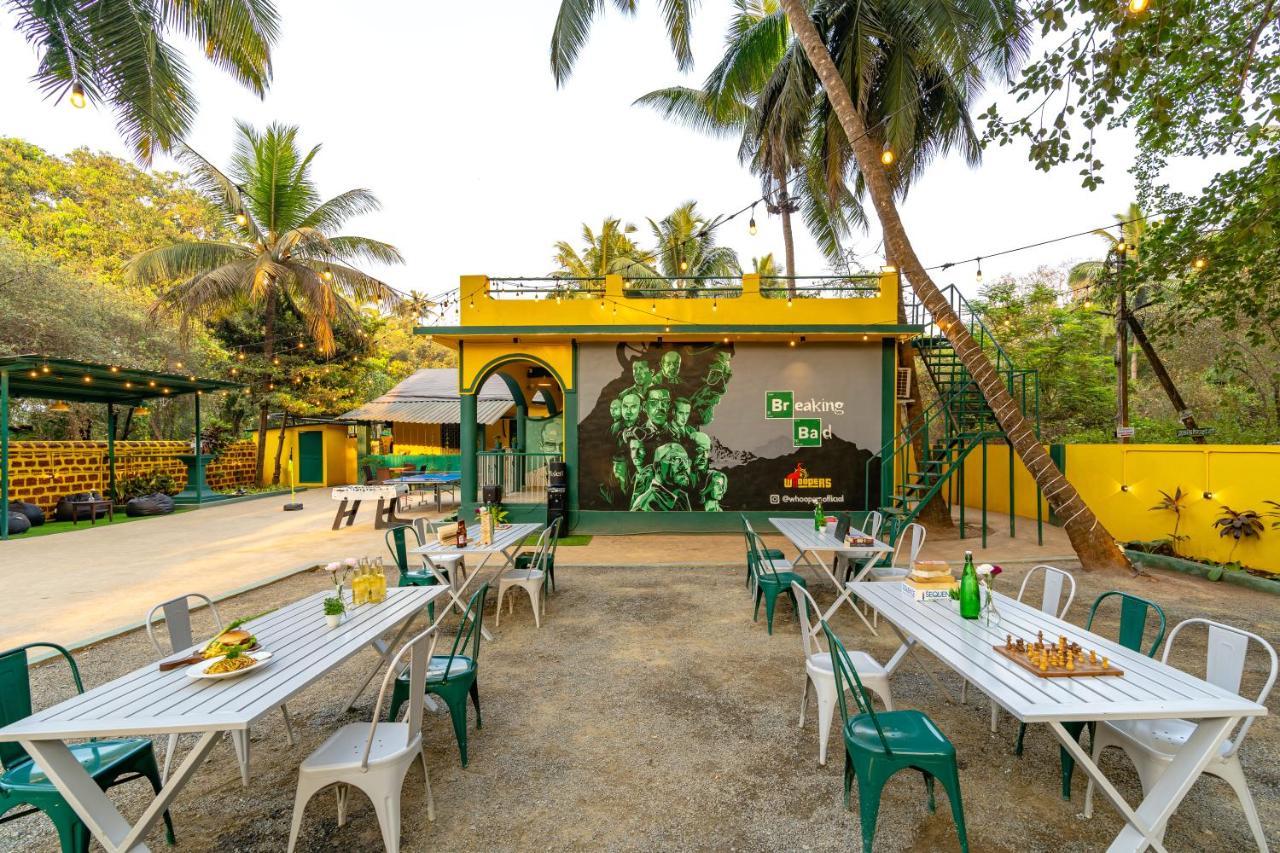 Whoopers Hostel Anjuna, Goa ภายนอก รูปภาพ